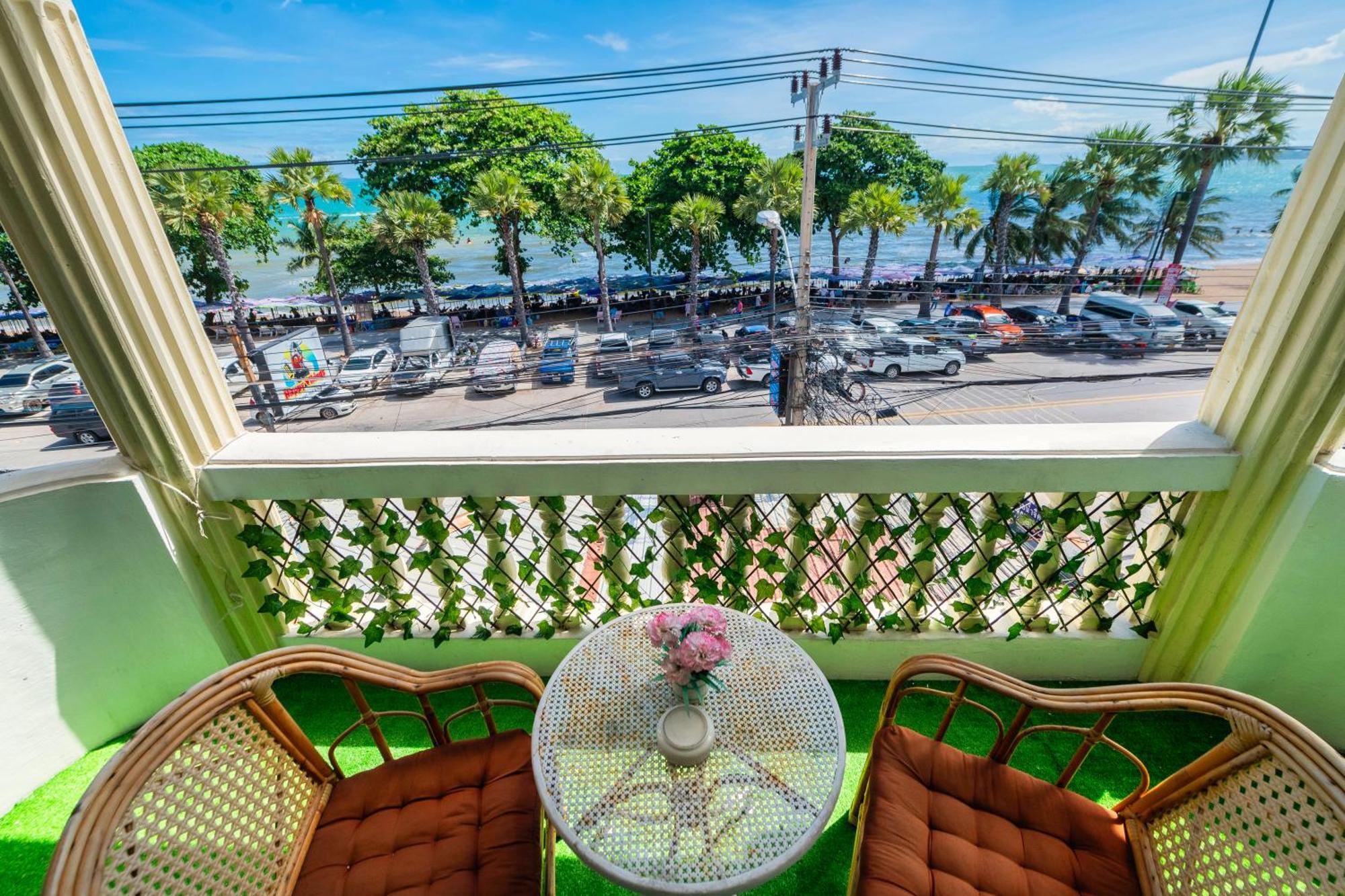 Happy Vikings - Beachfront جومتين بيتش الغرفة الصورة